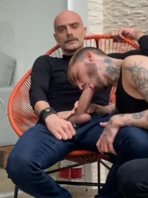 #Blowjob #Tattoo #Big Cock #Tatuś #Gej #Bearded #Bald #Vertical Porn #Wąsy