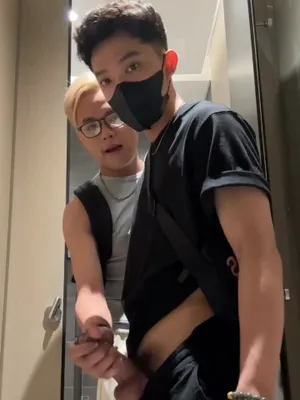 #Asiatisch #Lutschen #Blond #Brille #Cumshot #Japanisch #Gesichtsmaske #Schlucken #Bareback #Schwul #Junger Schwuler #Ficken #Wichsen #Vertikal Porno #Sperma Auf Zunge #Mund Abspritzen