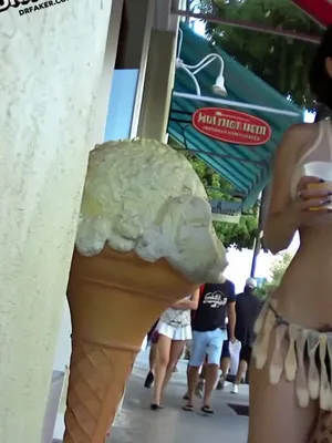 #Amateurs #Publique #Tatouage #Exhibition Publique #Nus #Chaud #Exhibitionnisme #Séduisant #Filles Tatouées #Piercing Au Nombril #Condom Skirt