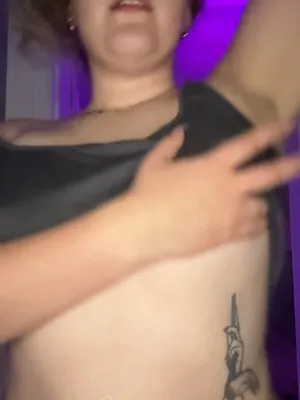 #Amateure #Tätowierung #Blinkende Titten #Nackt #Solo #Onlyfans #Necken #Natürliche Brüste #Sexy #Shirt Lift