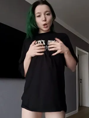 #Prsa #Krásný Holky #Ukaž Kozy #Sólo #Mladí #Onlyfans #Škádlení #Hubený #Přírodní Prsa #Sexy #Roztomilé #Green Hair #Shirt Lift