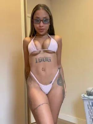 #Amateurs #Tatouage #Lunettes #Cul #Latino #Bikini #Solo #Onlyfans #Allumeuse #Chaud #Paula Xx