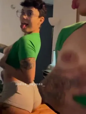 #幼女 #Tattoo #Glasses #Latina #镜前 #Solo #Short Hair #可爱妹子 #Camsoda #Vertical Porn #摆姿势 #Sofia Reyes