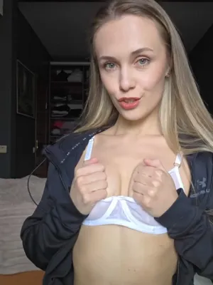 #Amatéři #Milfky #Blondýnky #Malá Prsa #Ukaž Kozy #Sólo #Onlyfans #FYP #Vertikální Porno #Bella Fixx