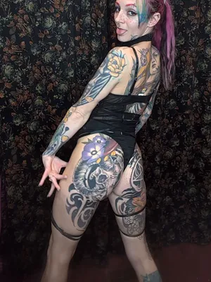 #Tätowierung #Arsch #Tanzen #Gepierct #Solo #Onlyfans #Pferdeschwänze #Rosa Haare #Vertikal Porno #Tiktok Porn #Nasenpiercing #Tiktok18+ #Boucing Booty #Insta Rollen #Illana