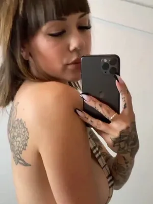 #Gros Seins #Brunette #Tatouage #Cul #Onlyfans #Vertical Porn #Fuites #Onlyfans Modèles #Lorettaxrose