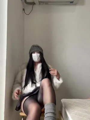 #人妖 #自慰 #Mask #丝袜 #Solo #打飞机 #Stroking #Leg Warmers #人妖美女 #扶她鸡巴 #Chair Selfie #Grey Beanie