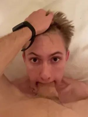 #Amatéři #Kouření Péra #Dávení Penisem #Velký Péra #Twink #Vertikální Porno
