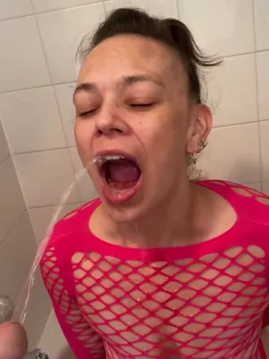 #Amateurs #MILF #Blowjob #Brunette #Pissing #Bath #Vertical Porn