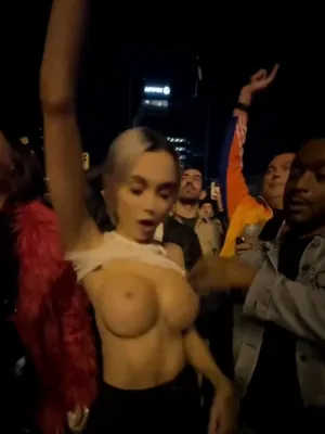 #Big Tits #공공장소 #Blonde #웃긴 #Beautiful #파티 #FYP #Viral #Vertical Porn #유출