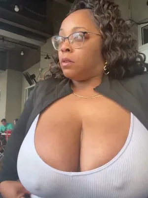 #Big Tits #Glasses #Ebony #Onlyfans #Vertical Porn #Leaks #Onlyfans Models #Laddyreddllc