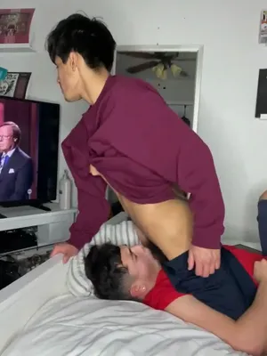 #Kouření Péra #Dávení Penisem #Šukání Pusy #Homosexuálové #Twink #Latino #Vertikální Porno