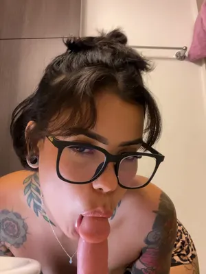 #Amateurs #Brunette #Tattoo #Glasses #Latina #Dildo #Solo #Dildo Blowjob #Sexy #Camsoda #Sofia Reyes