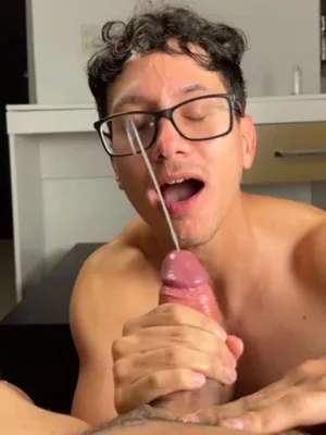 #Pipe #Tatouage #Lunettes #Cul #Éjaculation #Faciale #de- DESon Propre Point De Vue #Bareback #Gay #Latino #Baise #Se Branler #Énorme Éjaculation #Éjaculation Sur Lunettes #Vertical Porn #Casquette
