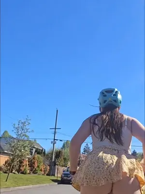 Helmet-clad pussy grinding that bike’s seat, driving the whole street fucking wild