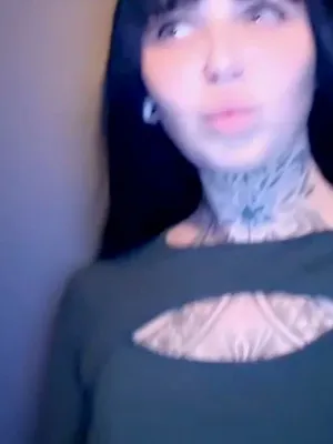 #Amatéři #Náctileté #Tetování #Krásný Holky #Sólo #Onlyfans #Žhavé #Sexy #Roztomilé #Bangs #Neck Tattoo