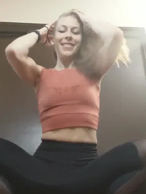 #Tätowierung #Blond #Schön #Sportlich #Nackt #Spiegel #Solo #Strippen #Natürliche Brüste #Sexy #Fitter Körper #Mirror Dance