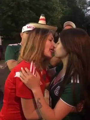 #Public #Kissing #Vertical Porn