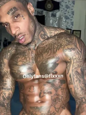 #Tätowierung #Ebenholz #Muskulös #Onlyfans #Black Cock #Vertikal Porno #Durchsickern #Onlyfans Modelle #Flxxxn69