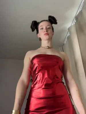 #Taniec #Solo #Kuszenie #Dress #Hot #Fansly #Sexy #Goddess #Seksowne Ciało #Outfit Reveal #Strapless Dress #Metallic Dress #Space Buns