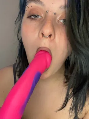 #Kouření Péra #Tetování #Dávení Penisem #Vibrátor #Hračky #Sólo #Onlyfans #Škádlení #Modré Vlasy #Dildo Deepthroat #Piercing V Nose #Body Piercing #Brow Piercing