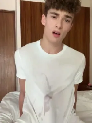 #Big Cock #Esperma #Solo #Gay #Joven Gay #Cabello Rizado #Polla Dura #Vertical Porn #Guapo #Cum In T Shirt