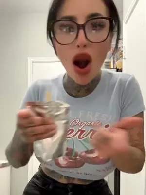 #Tetas Grandes #Morena #Tatuaje #Gafas #Onlyfans #Vertical Porn #Filtraciones #Modelos De Onlyfans #Pequeña Barbie Rosa