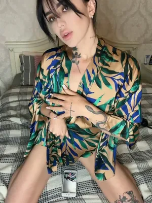 #Amateure #Tätowierung #Solo #Onlyfans #Model #Selbstgemacht #Sexy #Tätowierte Mädchen #Sexy Figur #Kniend #Leaf Print Robe