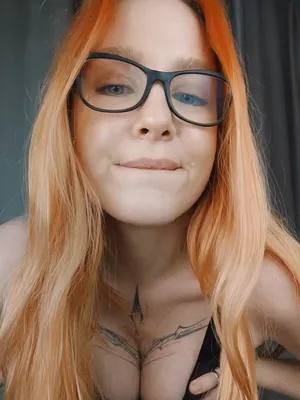 #Adolescentes #Pelirroja #Tatuaje #Gafas #Precioso #Solo #Provocación #Fansly #FYP #Vertical Porn #Stripchat #de- D Enise Levi