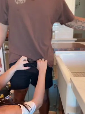 #Brunette #Couples #Kissing #Facefuck #Fucking #Tiktok Porn #Pau Grande #Cozinha #Tatuagem #Peitos Naturais #Ladyboy #Casal Amador #Cozinha Americana #Tatuagem No Braço