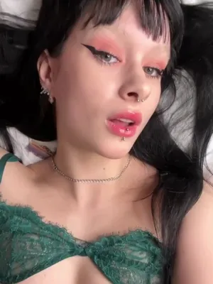 #Amateurs #Piercing Tétons #Solo #Onlyfans #Allumeuse #Seins Naturels #Séduisant #Cheveux Noirs #FYP #Piercing Au Nez #Gothikana