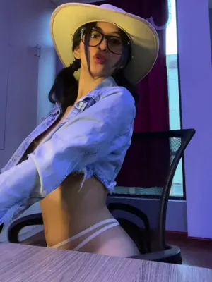 #Morena #Óculos #Tranças #Solo #Tiktok Viral #FYP #Pornô Vertical #Chapéu #Pornô Tiktok #Tiktok Nsfw #Vazamentos Do Tiktok #Sexy Tiktok #Tiktok18+