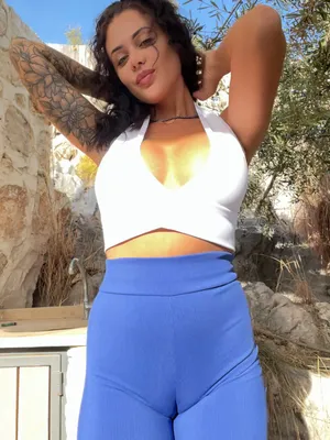 #Beautiful #Solo #Onlyfans #挑逗 #Hot #Camel Toe #Sexy #Vertical Porn #Valya Sky