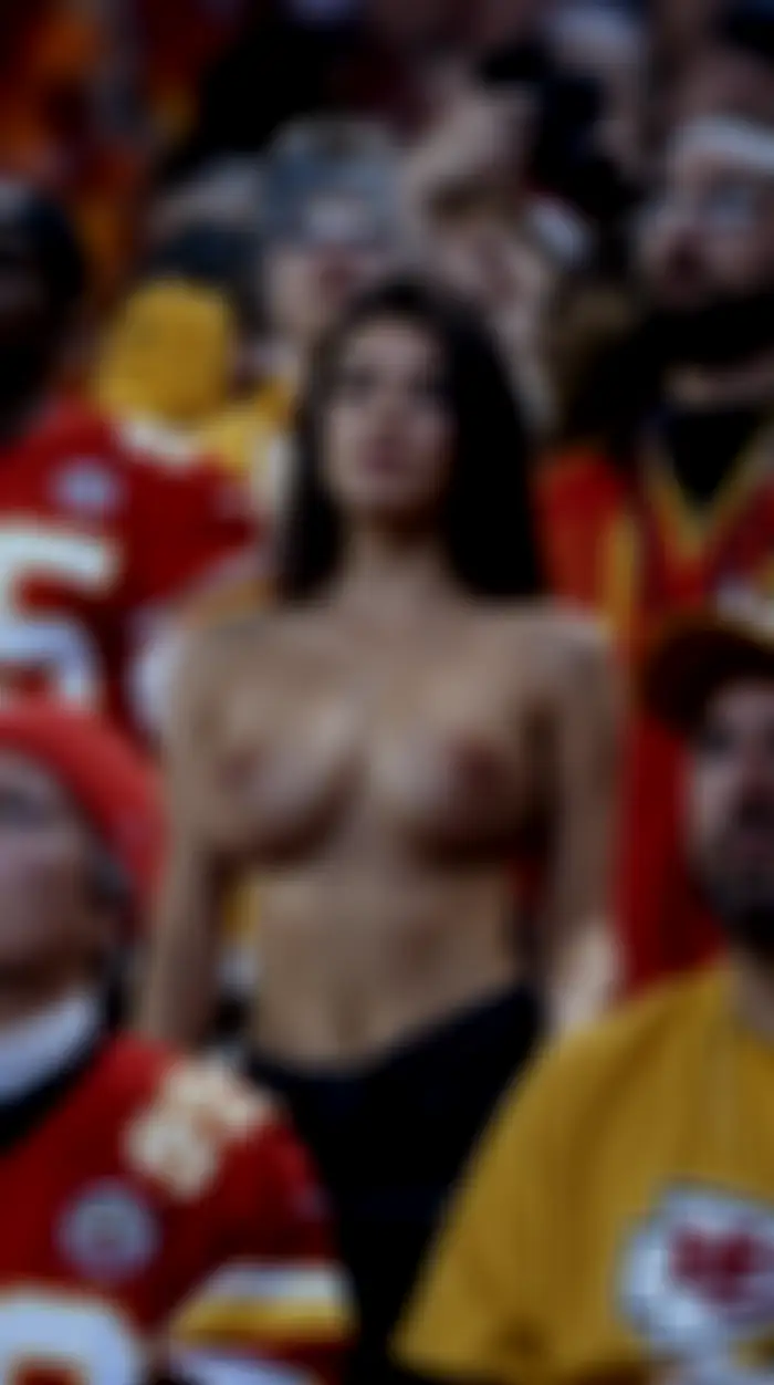 Naked fans of fandom